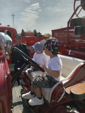 Saugeen Shores Fire Department Deputy Chief Rob Atkinson showed off the 1929 Chev fire truck to Charlie and Harrison Foo of Port Elgin.