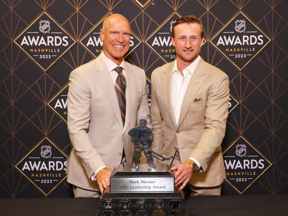 Steven Stamkos wins Mark Messier NHL Leadership Award