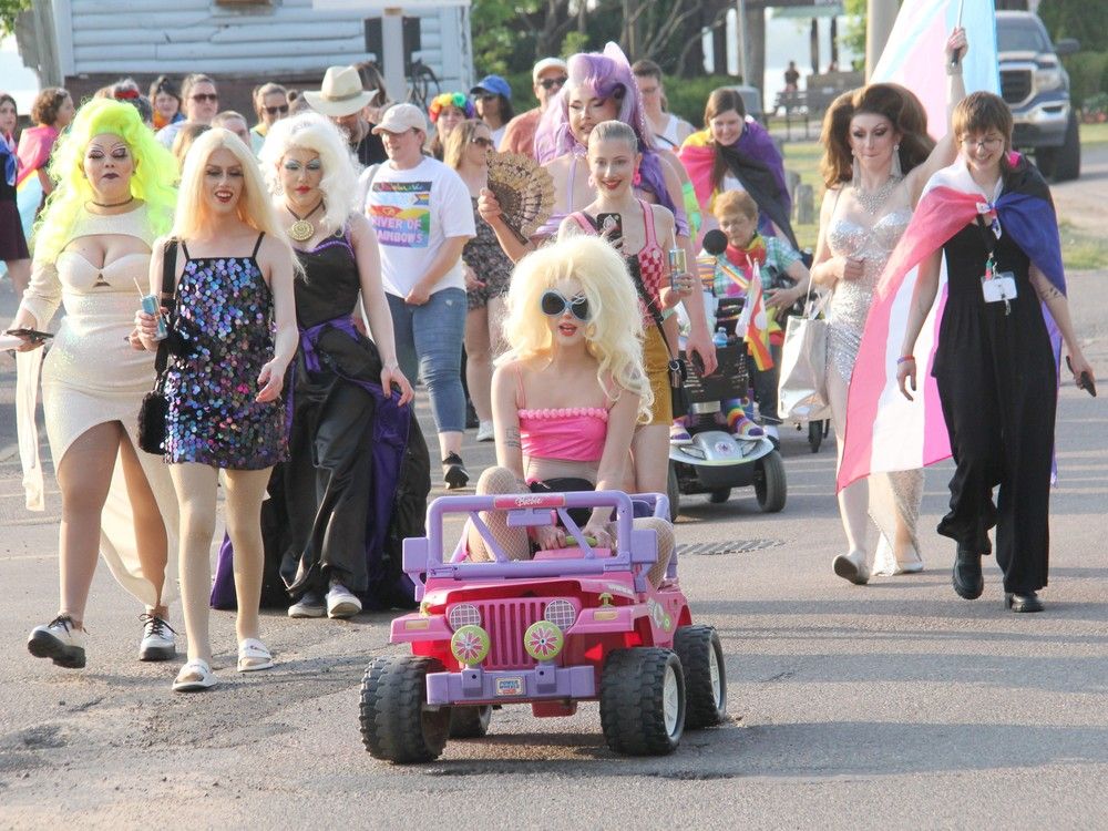 Trixie mattel barbie jeep hot sale