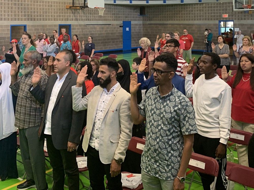 New Citizens Take Oath Of Allegiance In Brantford The Sarnia Observer   Br 0704 Br Oath1 