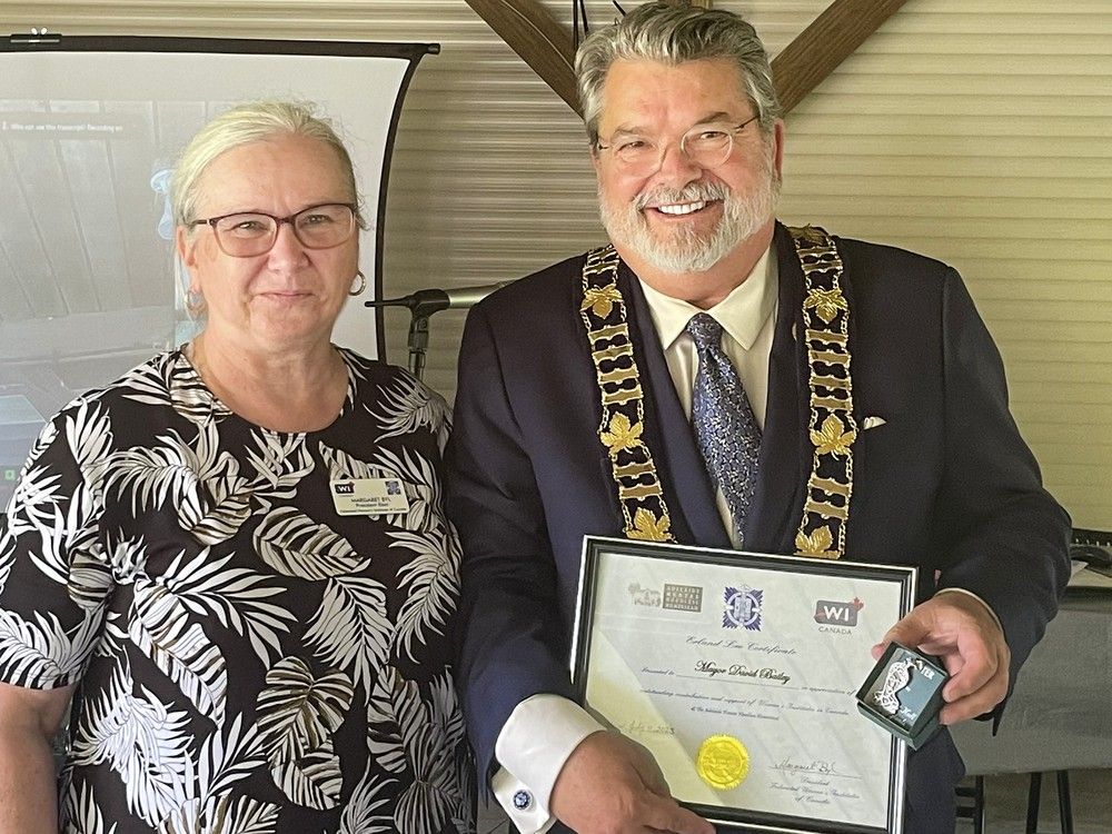 Brant Mayor receives Erland Lee Award