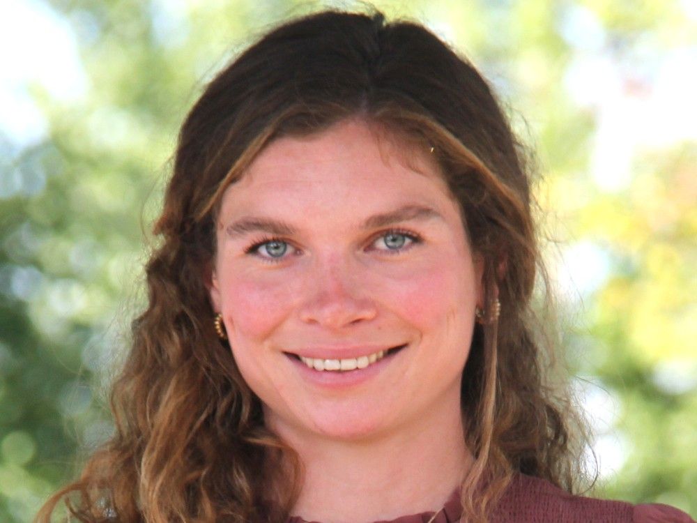 Pembroke's Maddy Kelly claims a third national championship in 800m