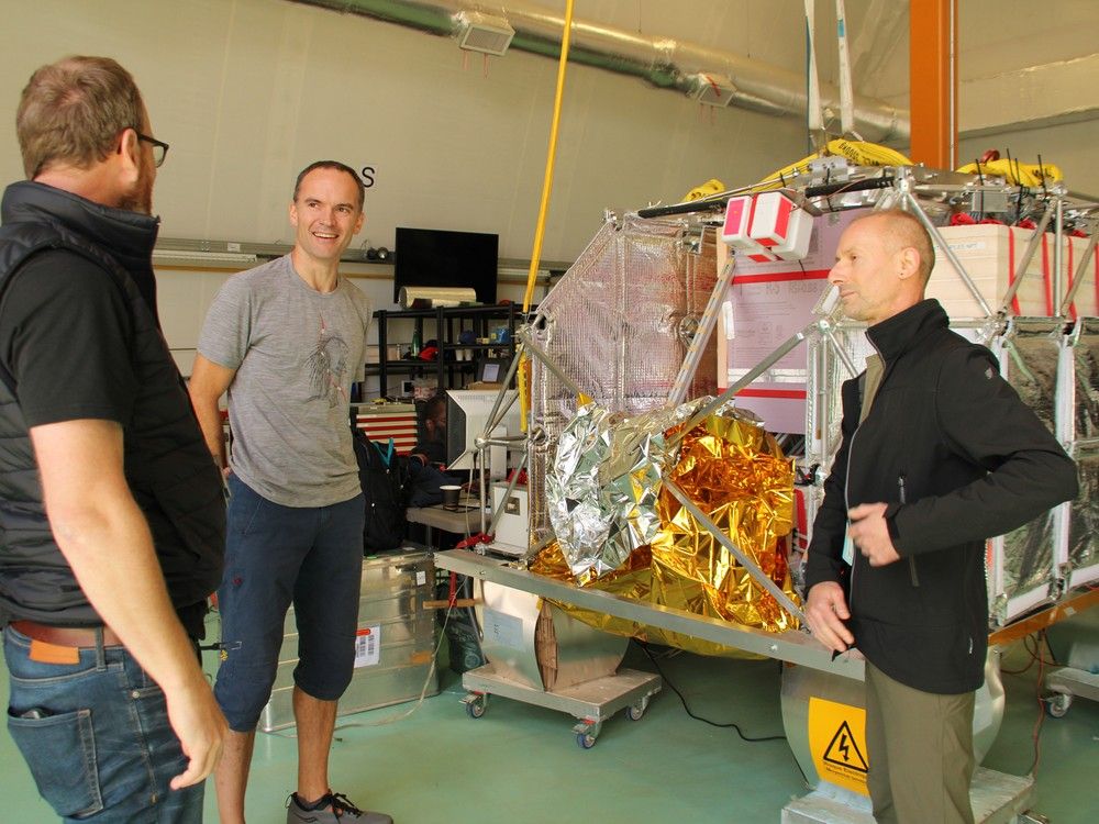 GALLERY Weather balloon launch measures radiation harmful to astronaut