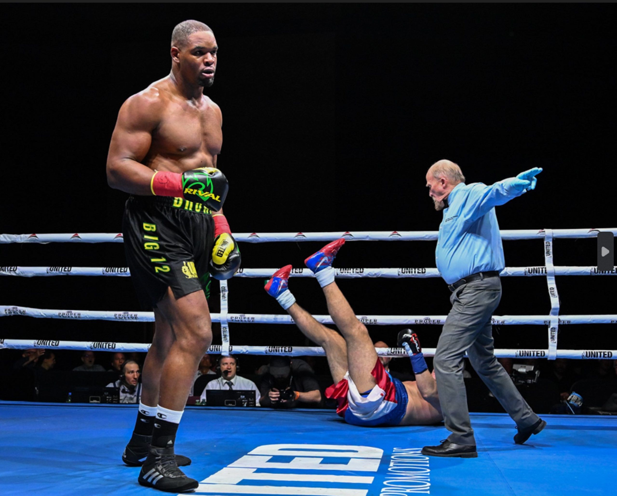 Super heavyweight boxer 'Big 12' moves to 9-0 | Brantford Expositor