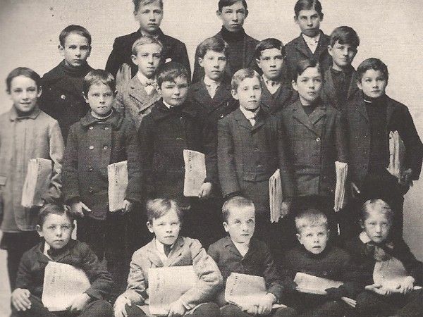 1910 photo of Stratford paperboys