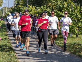 Participants in Simcoe's CIBC Run for the Cure leave Lions Park