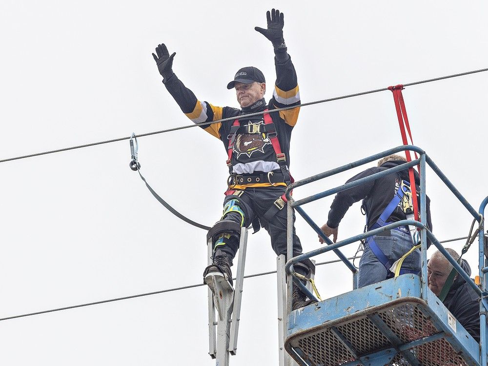 Guinness makes Brantford stiltwalker's world record official