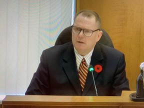 Sarnia Coun.  Bill Dennis apologizes in council chambers Oct. 27, 2023.