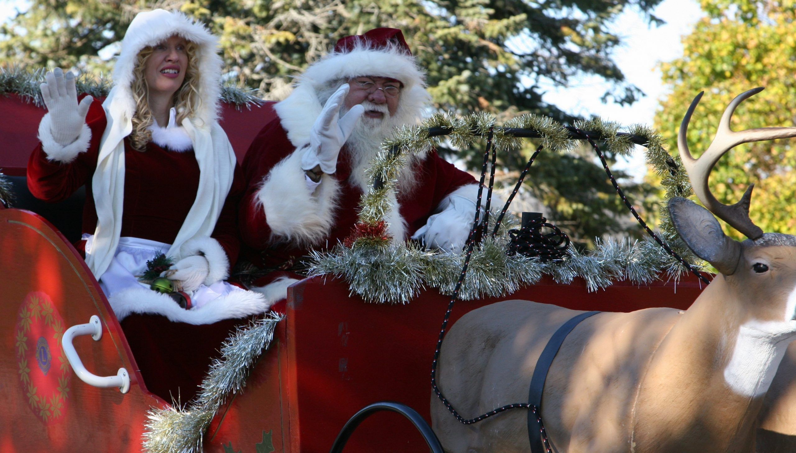 Amherstview kicks off Christmas season with Santa Claus parade The