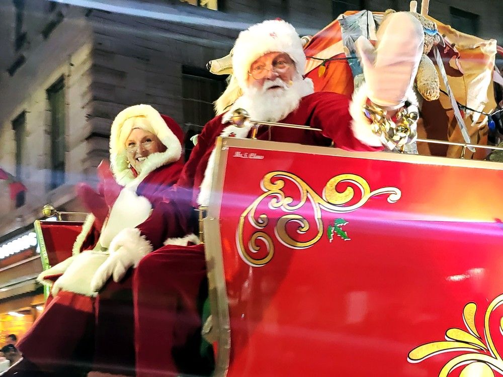 Thousands revel in Kingston's Nighttime Santa Parade Cornwall