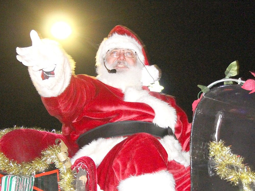 Country Christmas comes to Pembroke in Santa Claus Parade of Lights