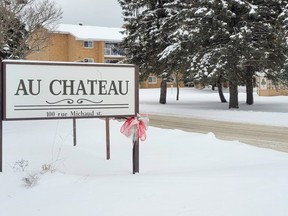 Petition against Au Chateau