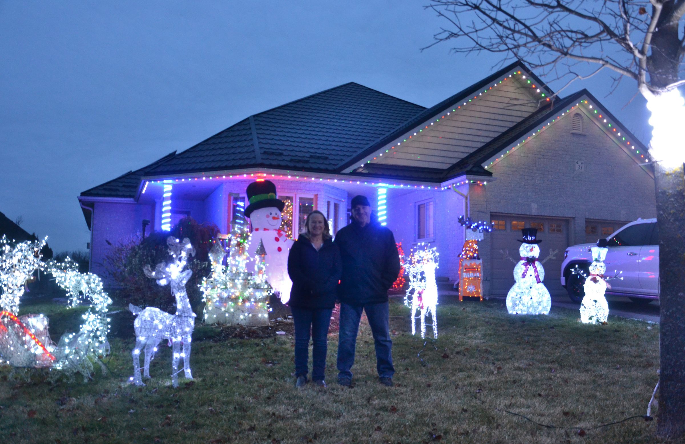 Holiday lights tradition passed from mother to son recognized by city