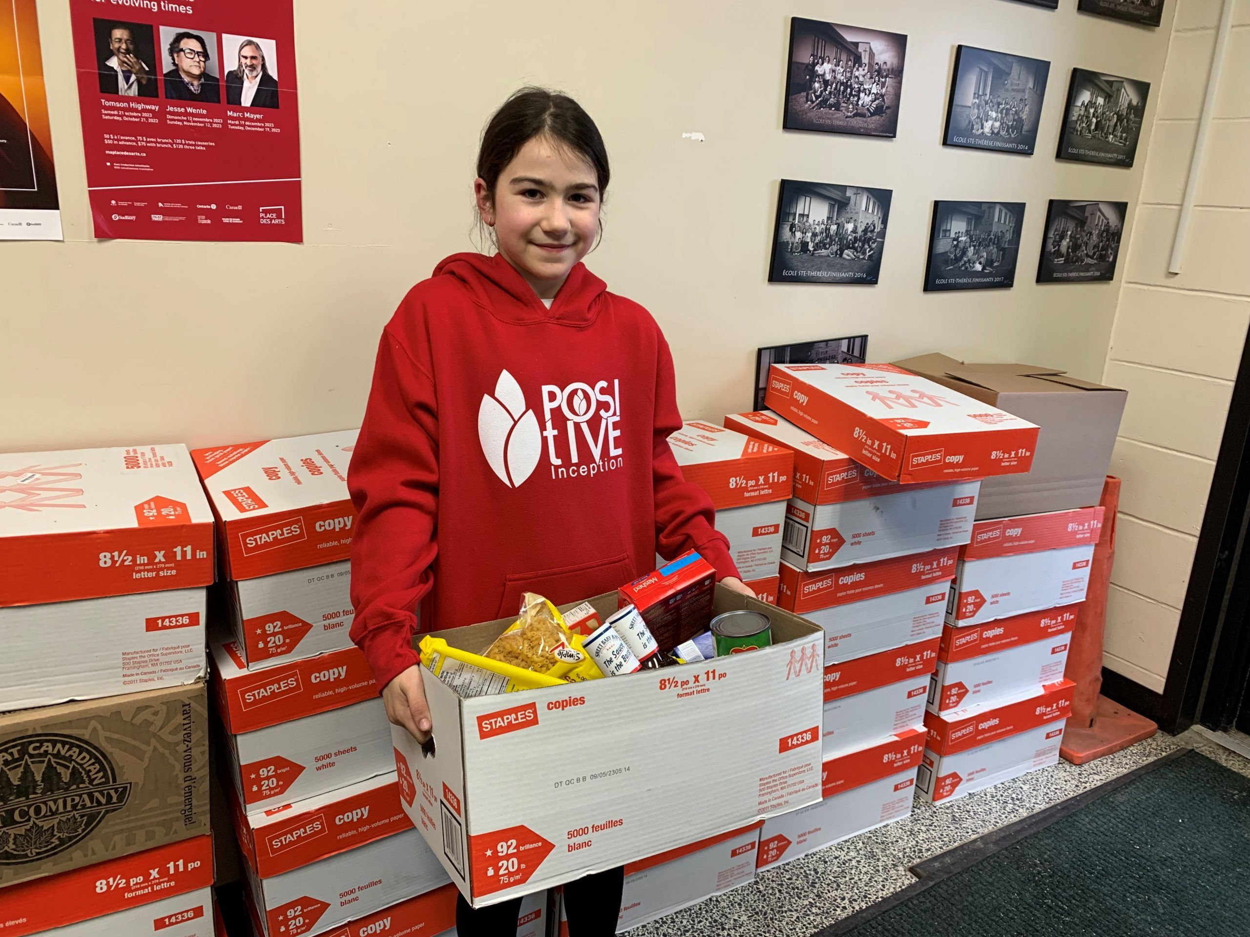 Photos Ecole Ste. Therese community donates food for families in need