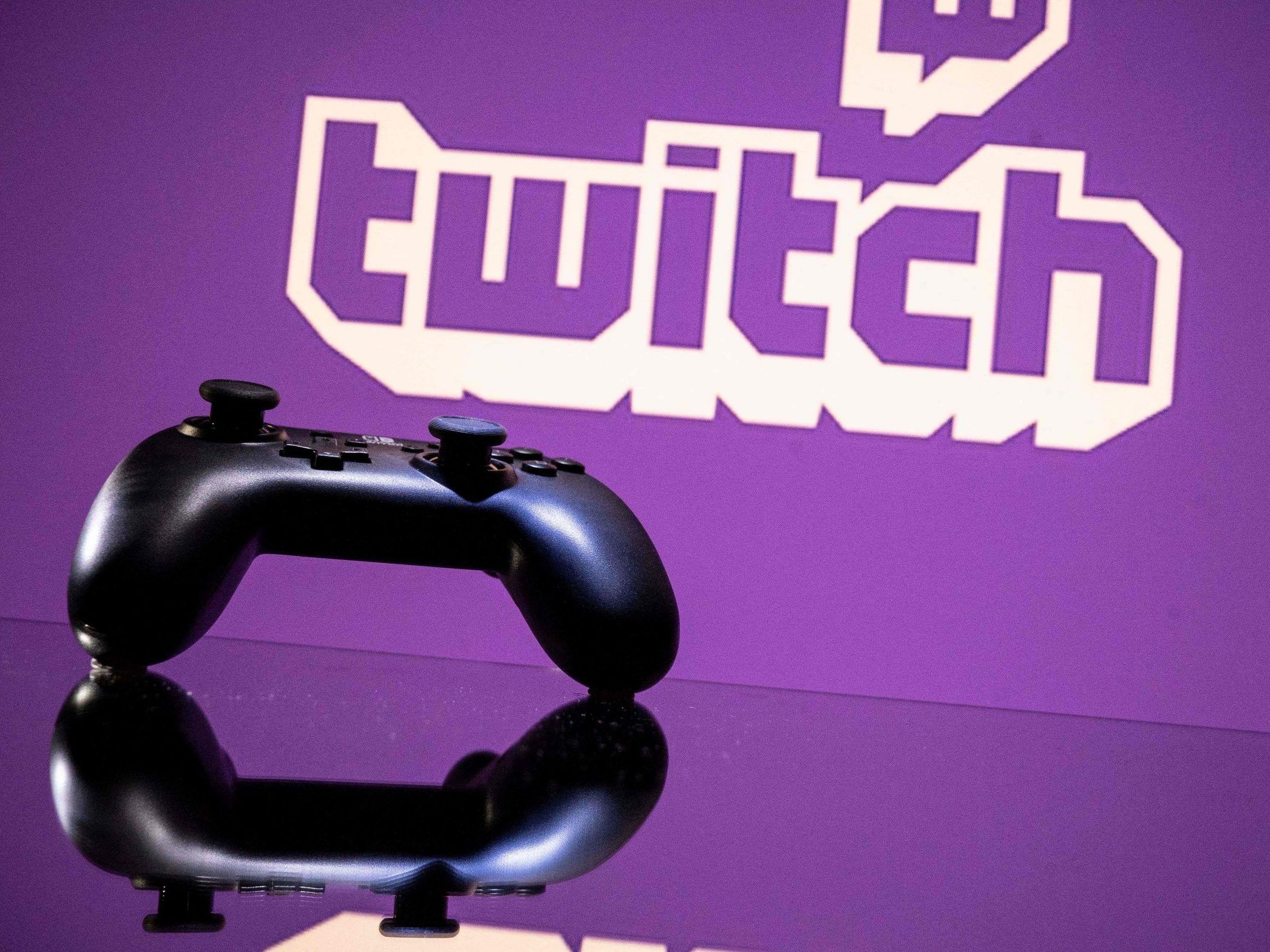 Angry parents accuse Twitch of allowing 'softcore pornography' | Sault Star