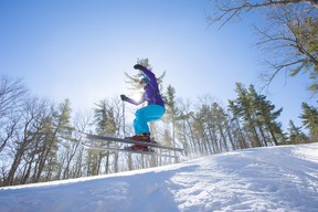 Discover a wealth of cold-weather activities in Ontario's Highlands like skiing, snowboarding, cross country skiing, snowshoeing, fat biking, ice fishing and more.