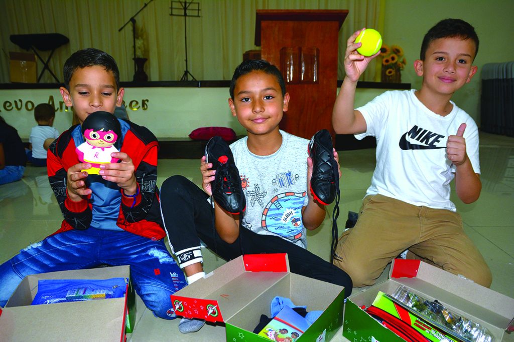 Leduc residents pack 1,200 Christmas Child shoeboxes Leduc Representative