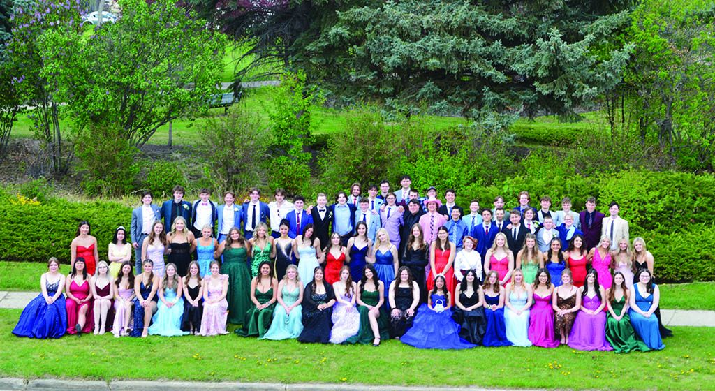 Devon High School celebrates 89-student grad class | Devon Dispatch