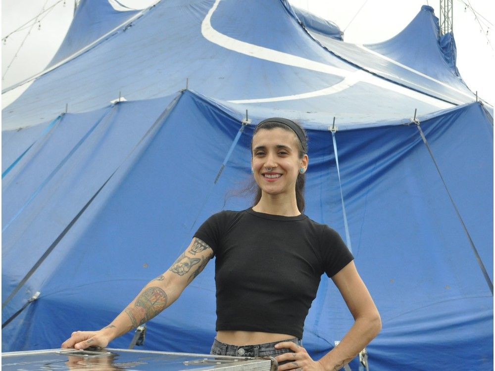 Benjamin Circus carries on the 'big top' tradition: performer