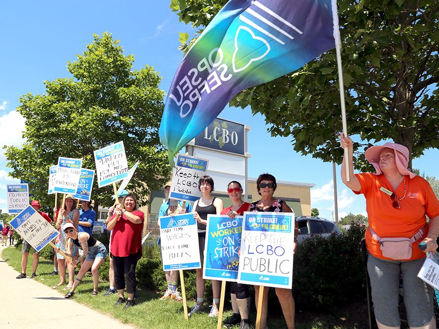 LCBO workers picket outside Owen Sound location Owen Sound Sun Times