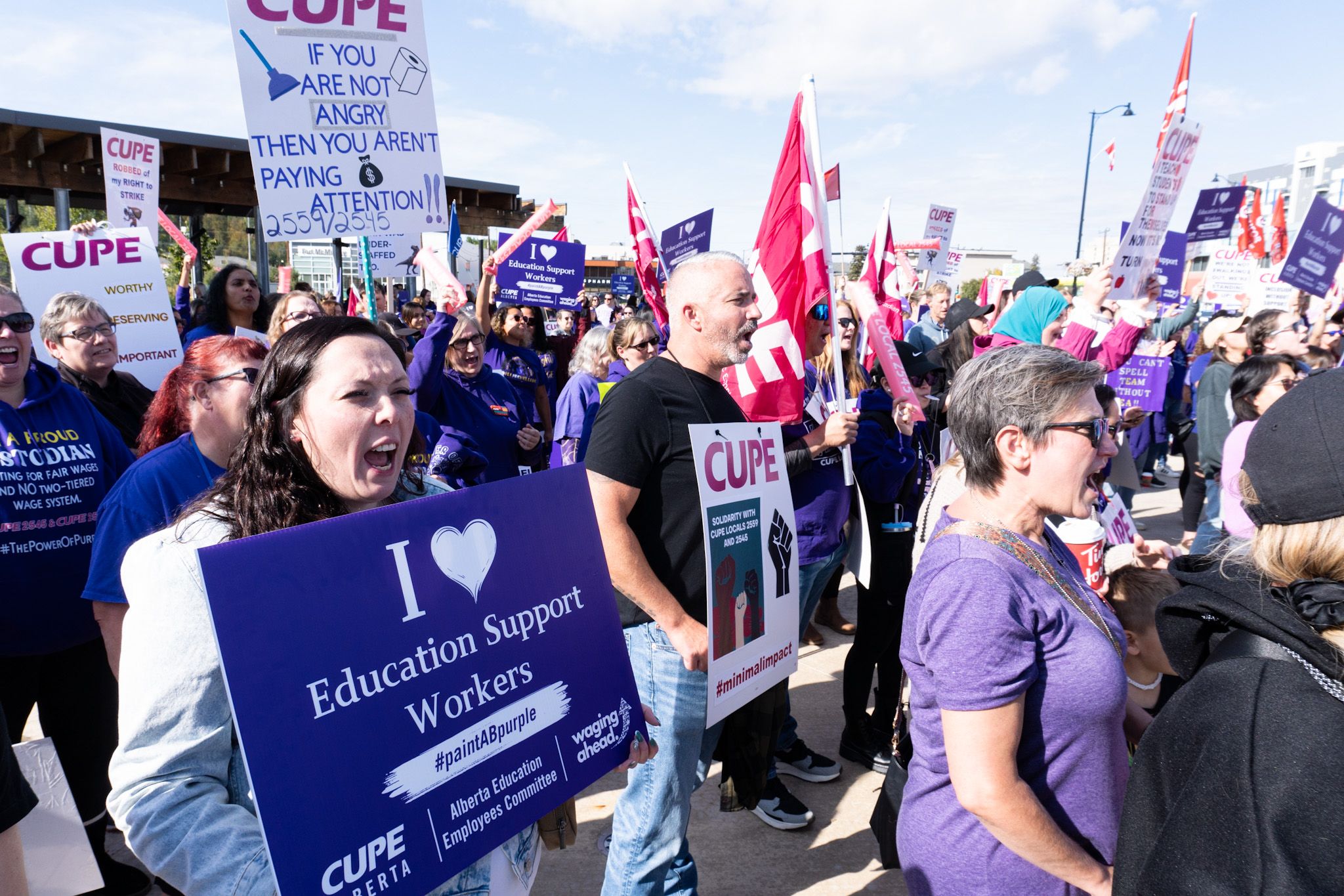 image of 포트 맥머리 교육 지원 근로자 72시간 파업 통지 발표