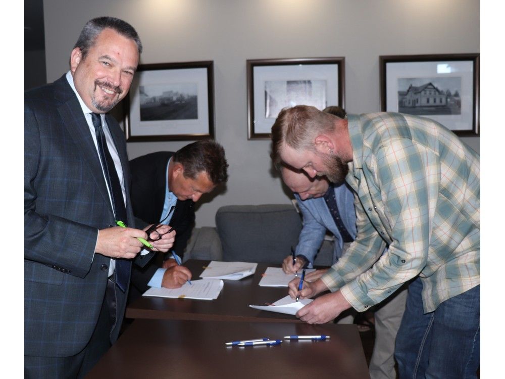 Whitecourt, Woodlands sign planning agreements with school boards Vermilion Standard