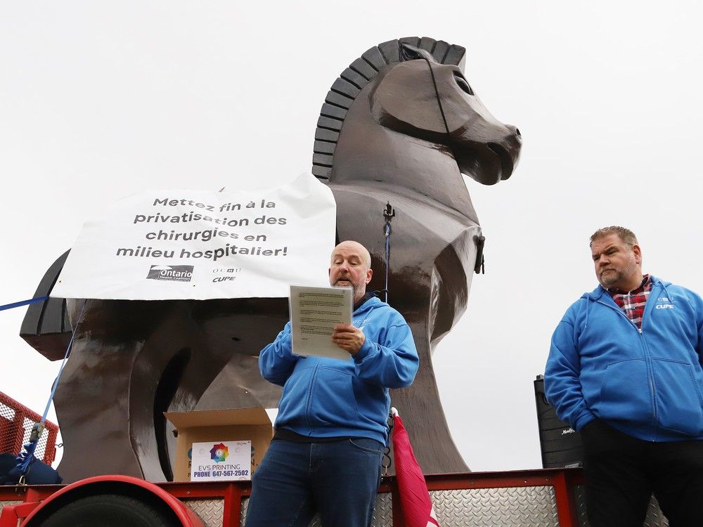 Trojan Horse visits HSN to protest privatization of surgeries  Timmins 