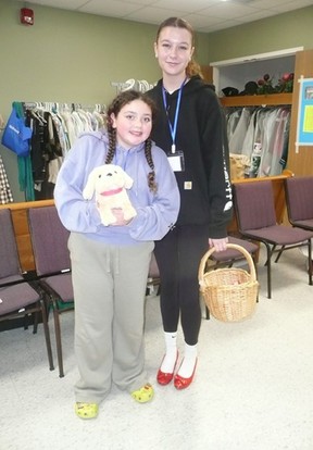 Forged of The Wizard of Ozprepared for opening night time in Port Elgin 4 leads