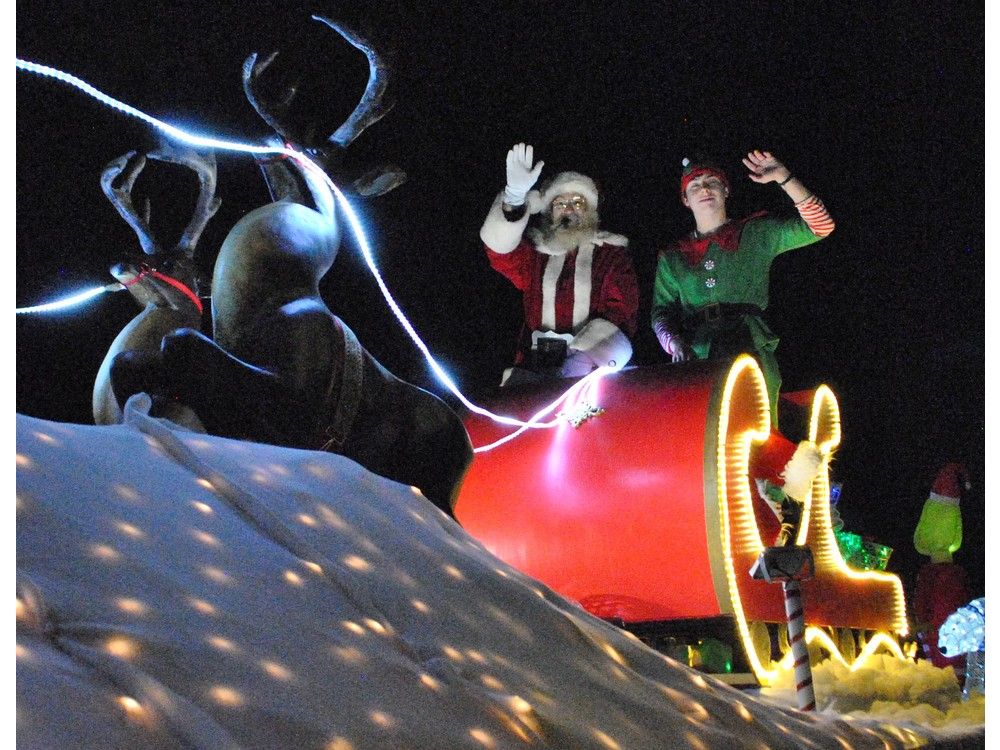 Jampacked crowds greet an atcapacity Cornwall Santa Claus Parade