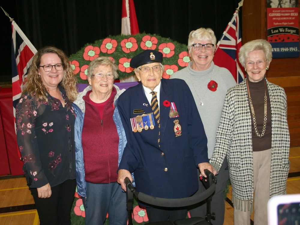 SHDHS Remembrance Day service pays tribute to Ontario Farmerettes