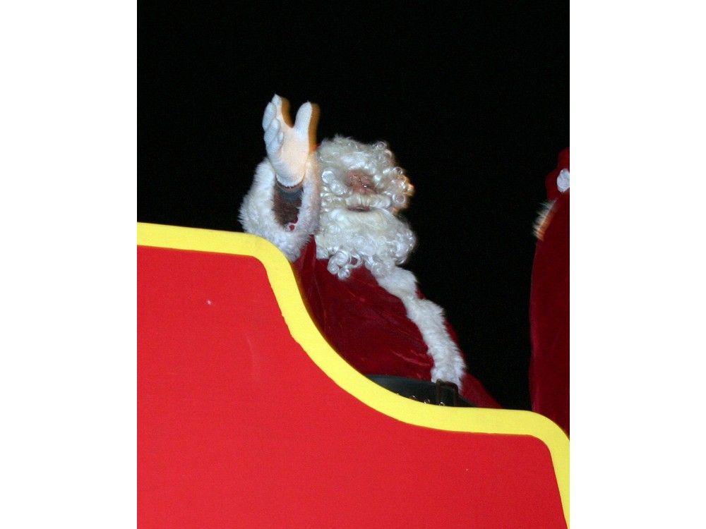 Crowds line Main Street for annual Exeter Santa Claus Parade Owen Sound Sun Times