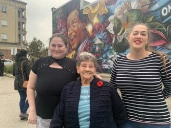 image of 브랜트포드에서 필 하트먼의 유산을 기리는 벽화 공개