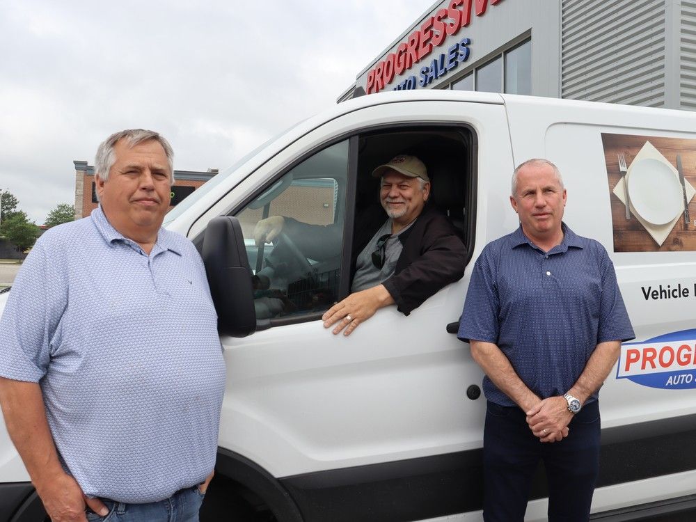 A Corunna-based group preparing and delivering 1,000 meals a week to seniors and recent surgery patients received a boost Thursday.