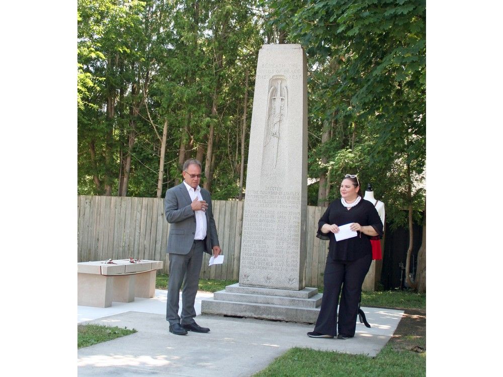 Bulgarian Consul General visits Varna cenotaph to dedicate new bench
