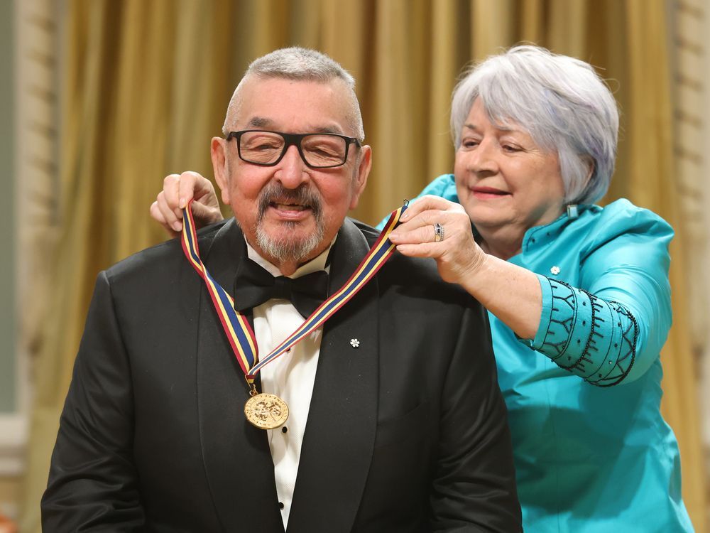 Graham Greene, Canadian star of stage and screen, dies at 73