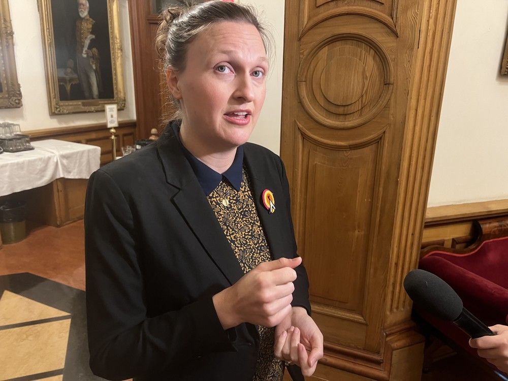 Holt is 'championing' Higgs's fossil fuel projects, Greens say