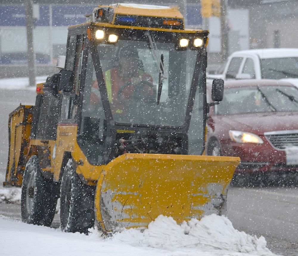 Slushy roads slow travel as Sunday snowstorm passes through Quinte