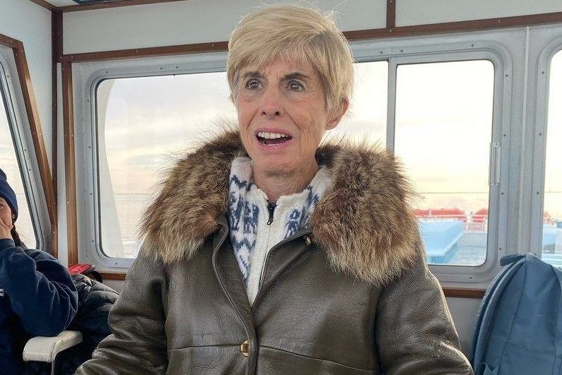 Kogos: Seeking clothes-ure in a house with too many clothes