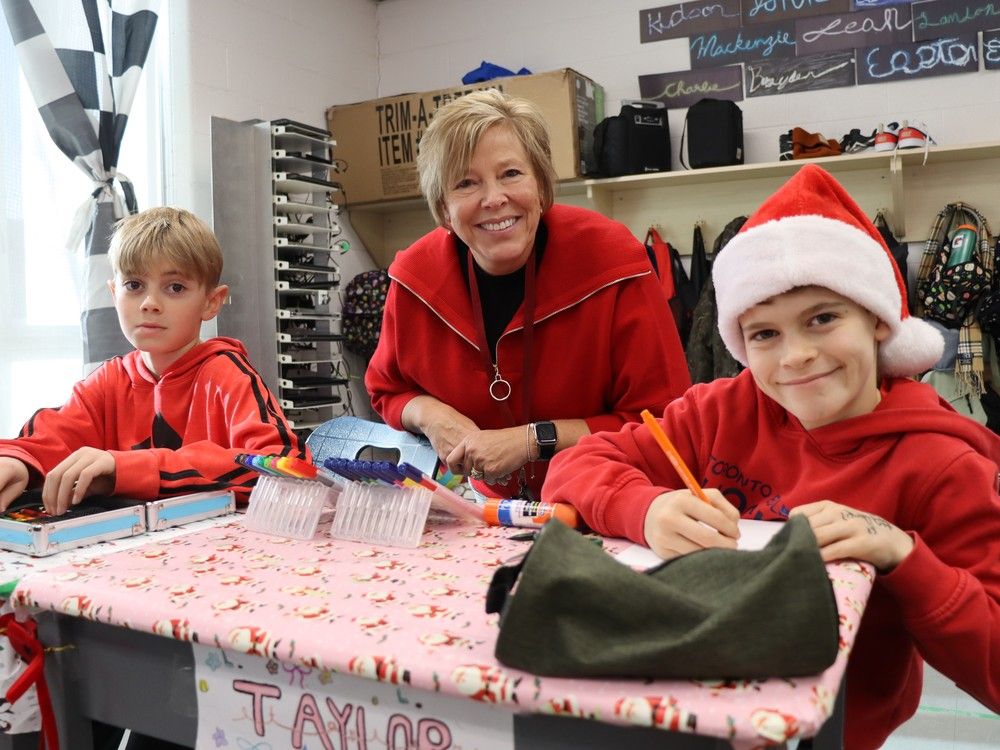 Pupils at St. Anne Catholic school in Sarnia are pitching in so more than 100 seniors feel less lonely at Christmas.