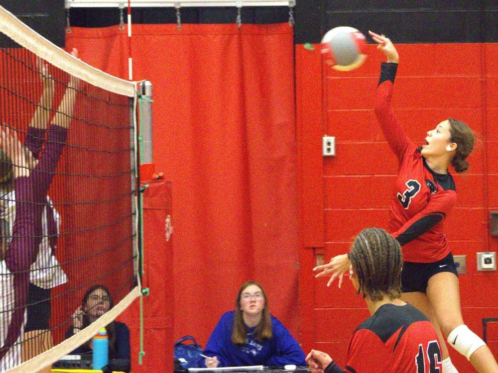 PDHS Panthers get much needed win in senior girls volleyball action