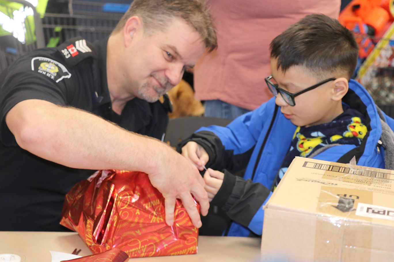 Kids shop with cops: GALLERY