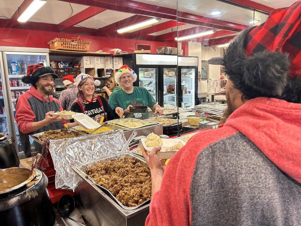 Tiny restaurant in Brantford shows big heart on Christmas Day