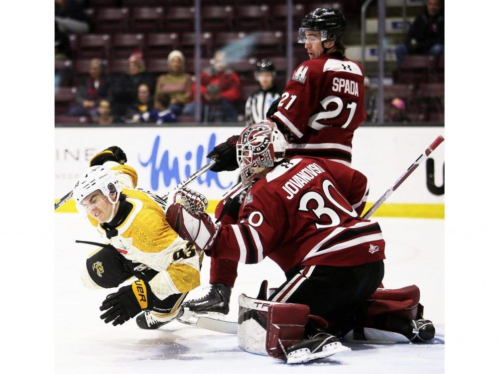 After back-to-back comeback wins, the Sarnia Sting showed Sunday they can play with a lead, too.
