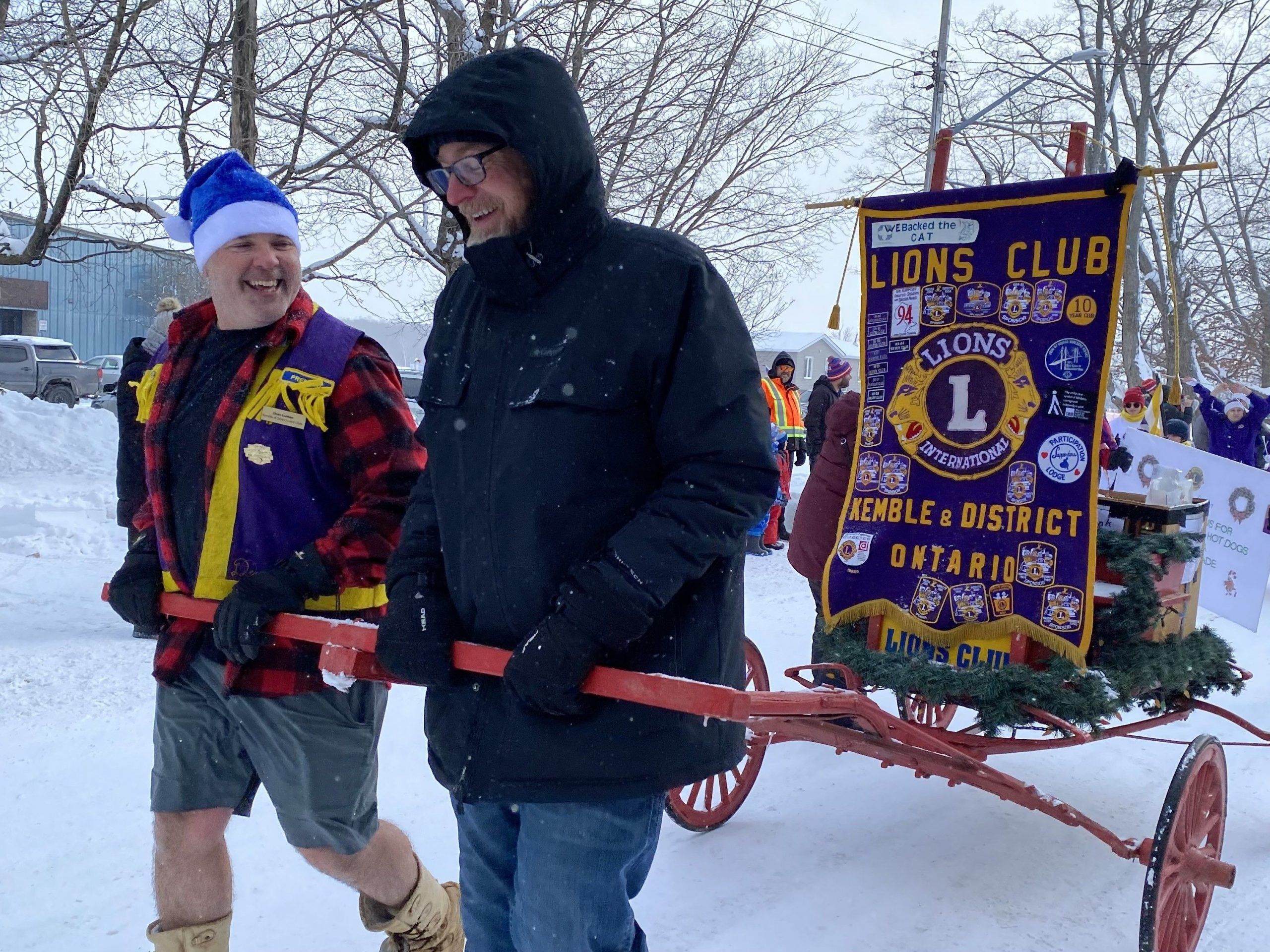 Community comes together for the Kemble Santa Claus parade