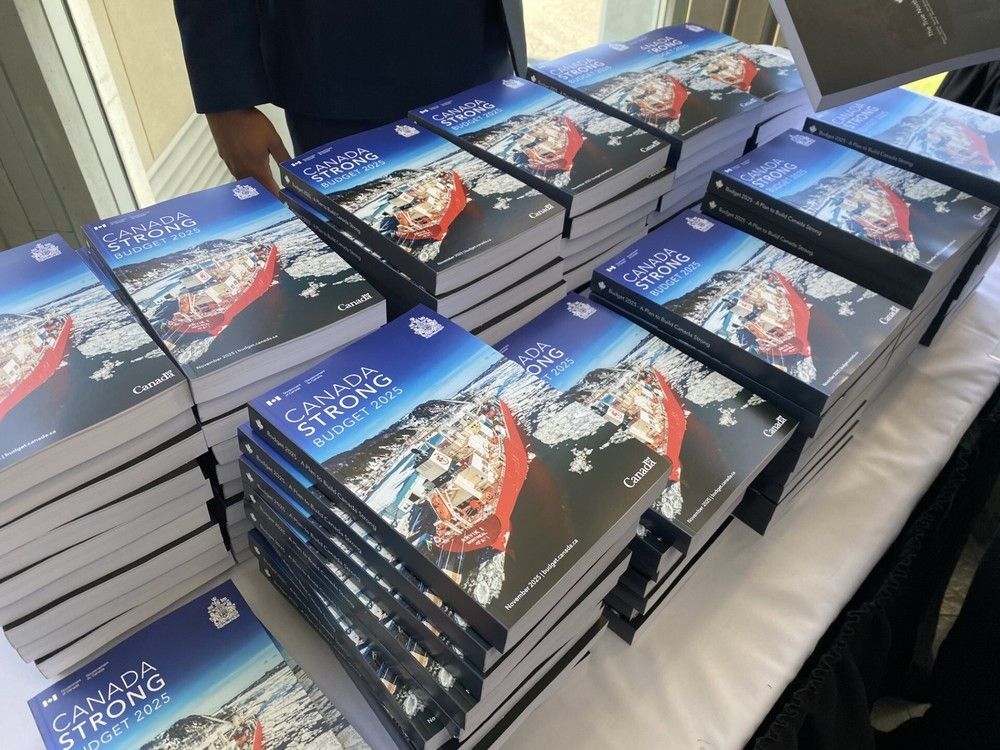 Federal government issues nearly 70,000 early-retirement notices to public servants