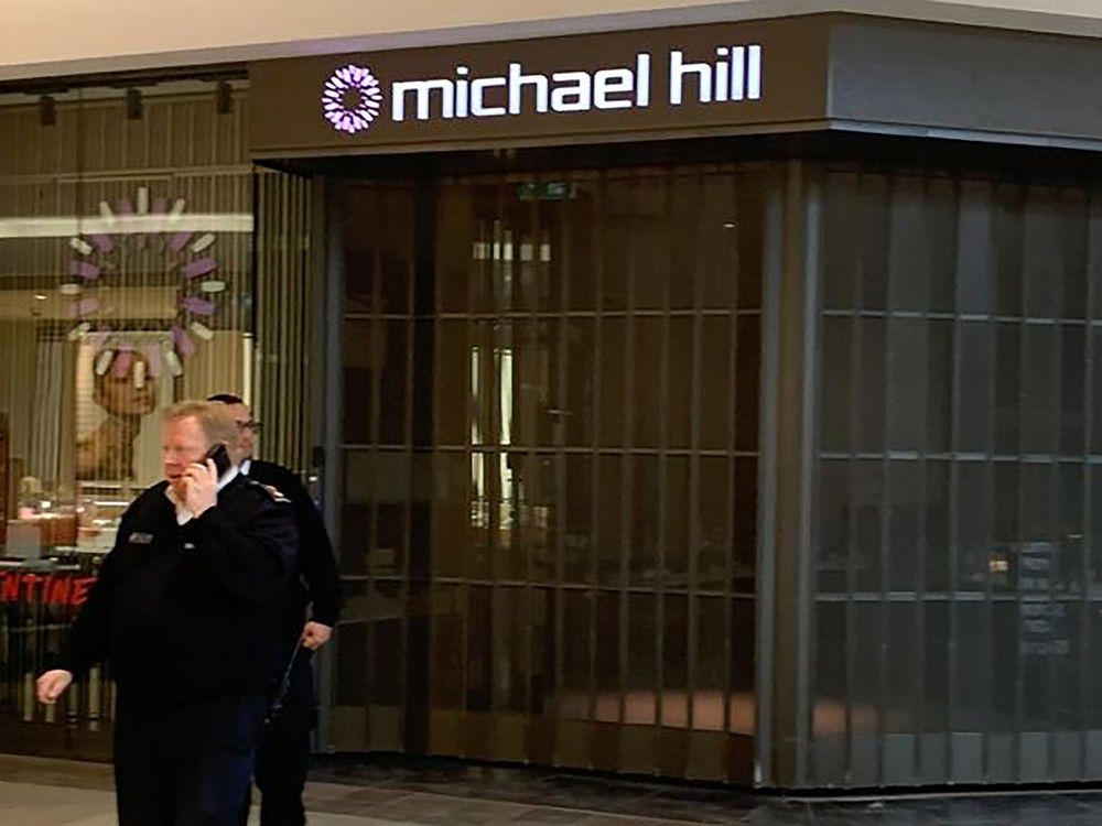 Jewelry store robbed at Kingston mall