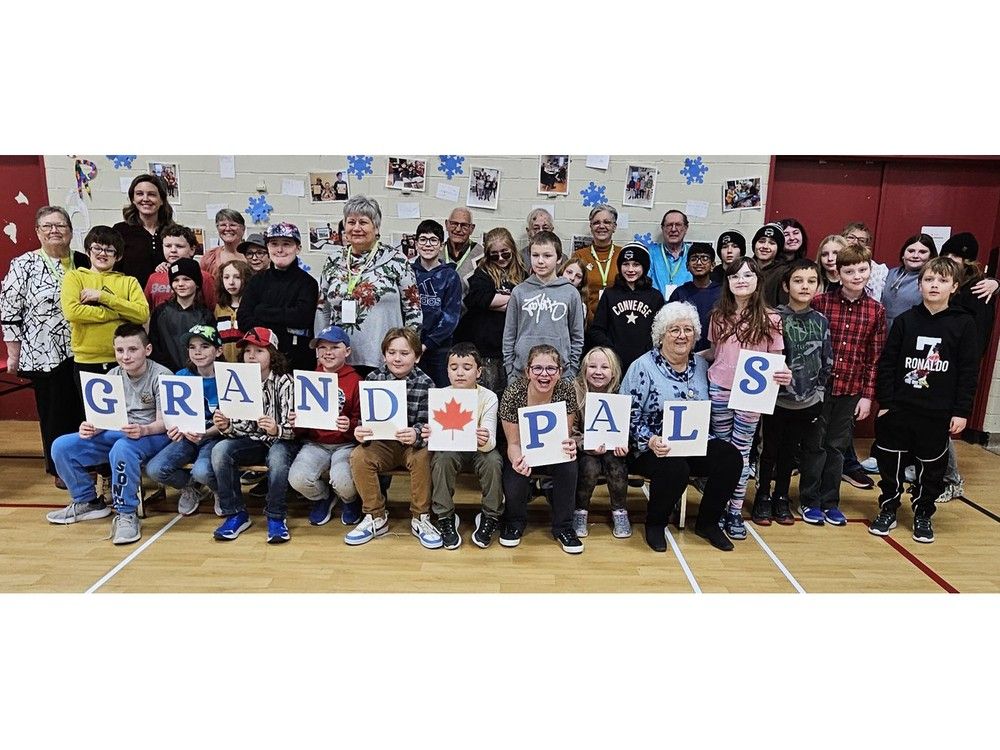 Whitewater students connect with seniors at Grandpals school program