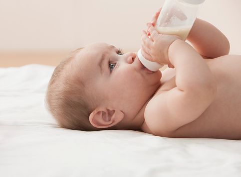 baby drinking formula from bottle