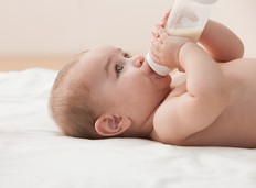 baby drinking formula from bottle