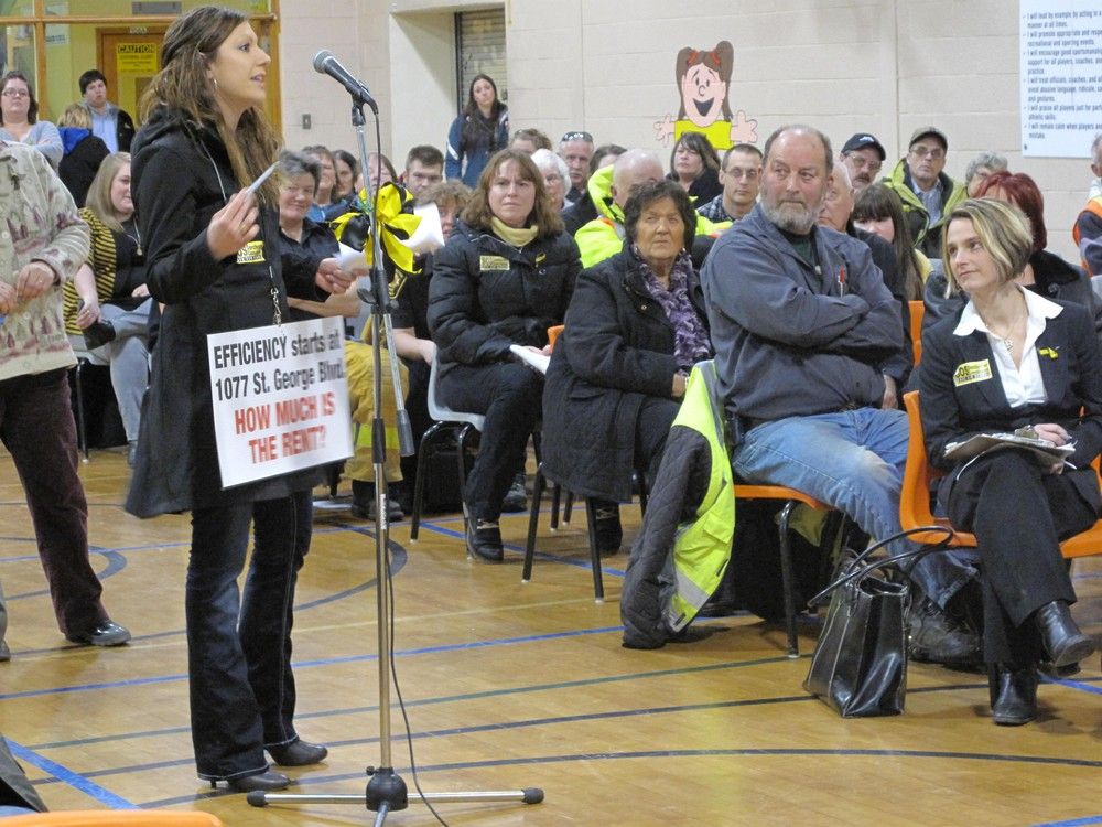 Minister only wants 'to nudge' districts toward school closures